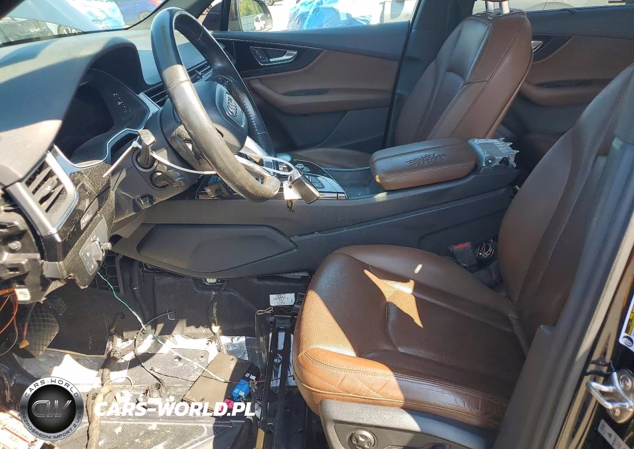 2018 Audi Q7 Premium Plus VIN:WA1LAAF77JD001073 - 7
