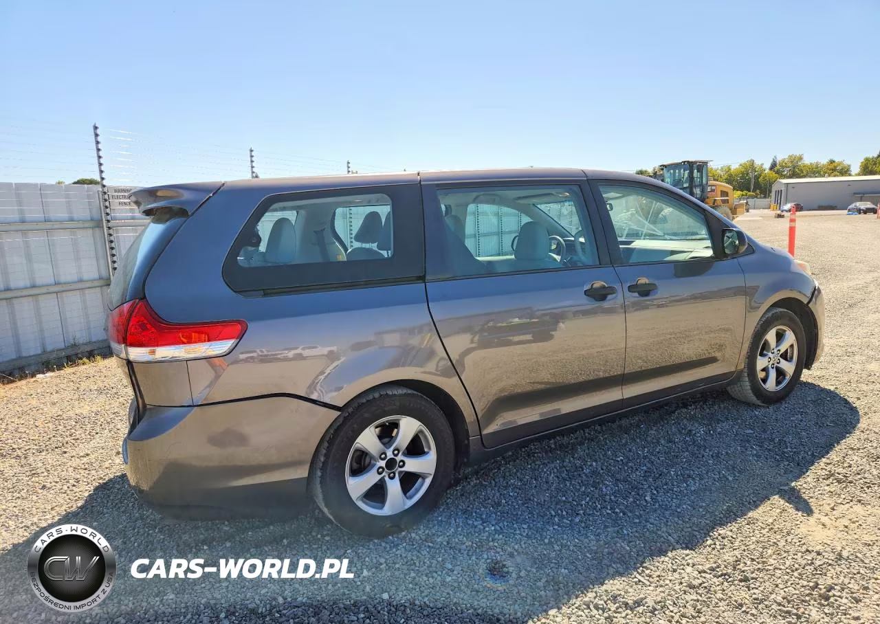 2013 Toyota Sienna L 7-Passenger VIN:5TDZK3DC3DS300870 - 3