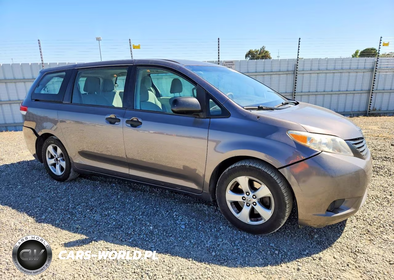 2013 Toyota Sienna L 7-Passenger VIN:5TDZK3DC3DS300870 - 4