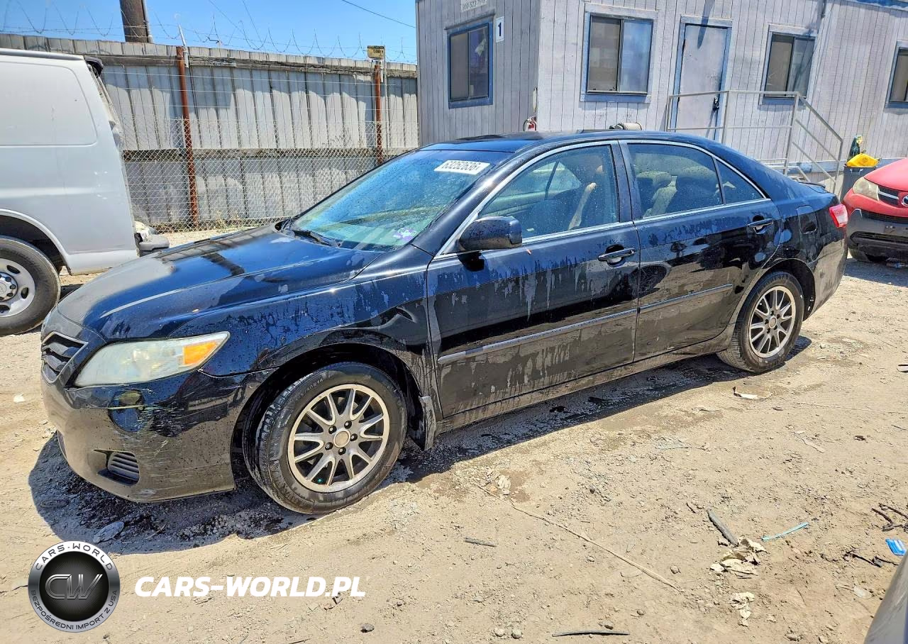 2010 Toyota Camry Le – zdjęcie 1 z 12