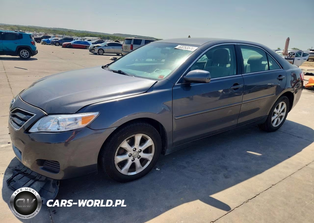 2011 Toyota Camry Le – zdjęcie 1 z 12