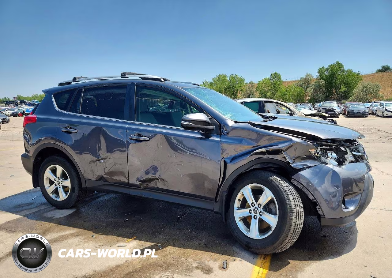 2015 Toyota Rav4 Xle VIN:JTMRFREV7FD174096 - 4