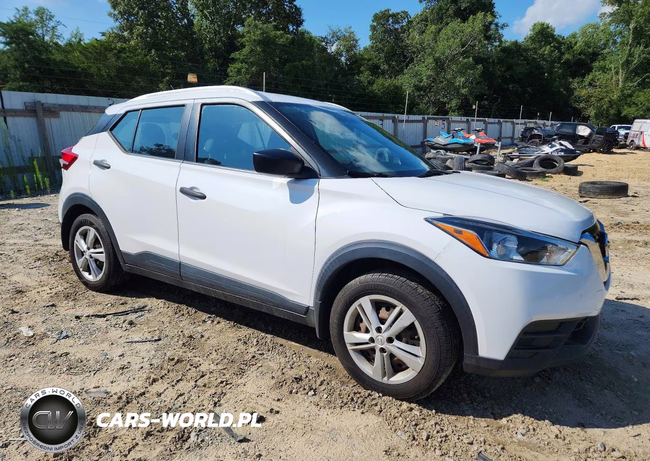 2019 Nissan Kicks S VIN:3N1CP5CU3KL536566 - 4