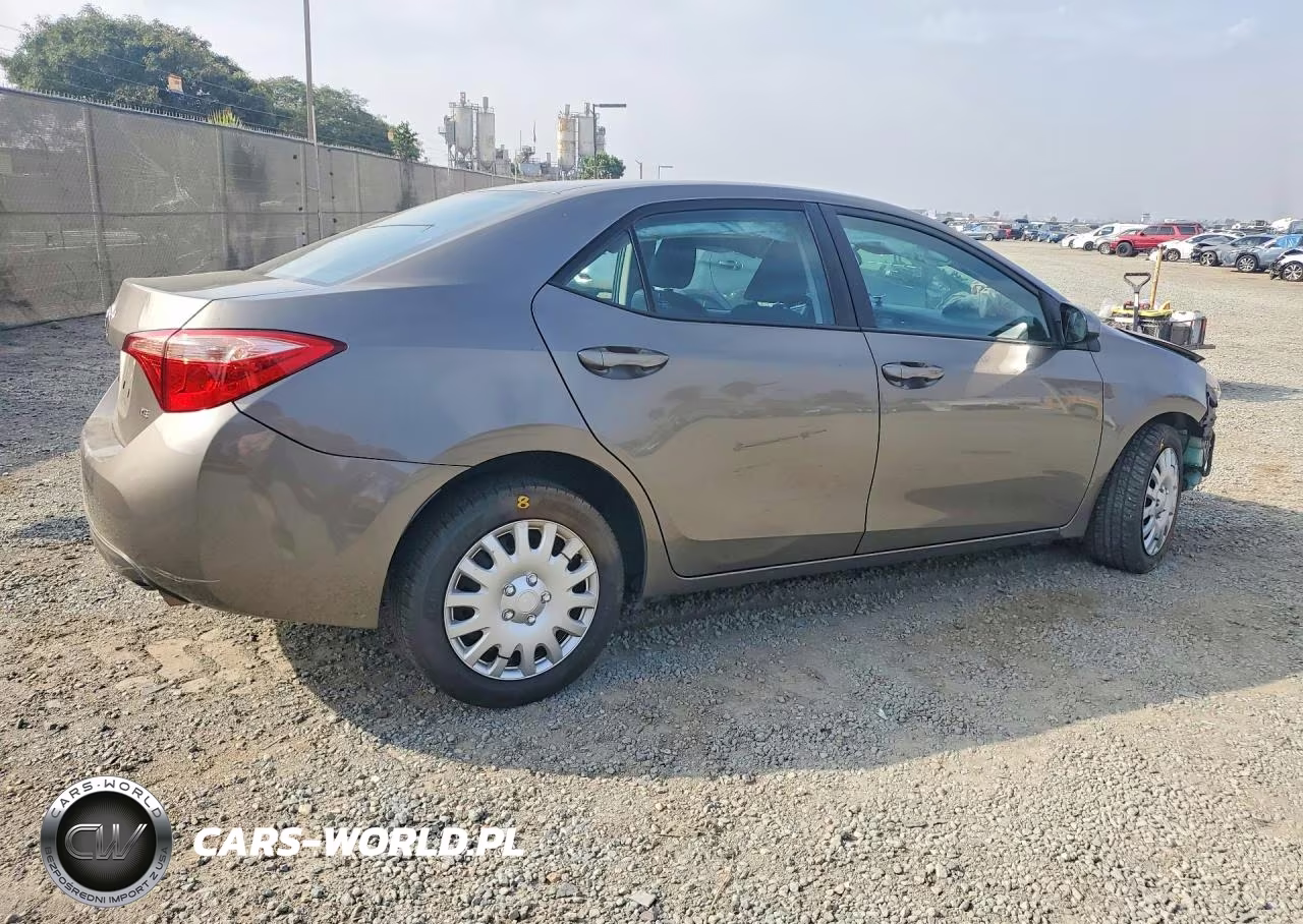 2019 Toyota Corolla Le VIN:5YFBURHE8KP895442 - 3