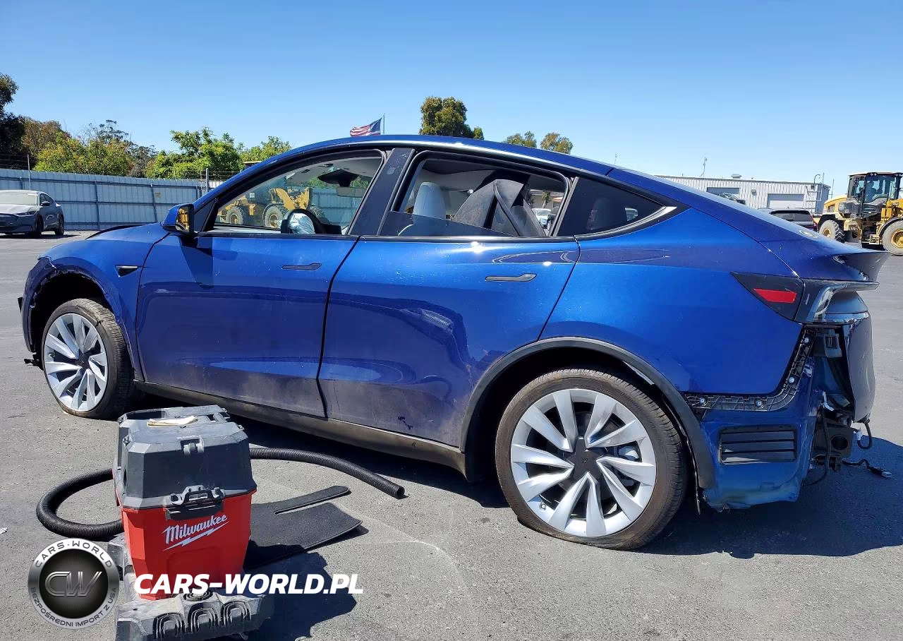 2026 Tesla Model Y VIN:7SAYGDED8TF420244 - 2
