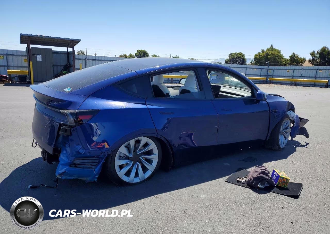 2026 Tesla Model Y VIN:7SAYGDED8TF420244 - 3