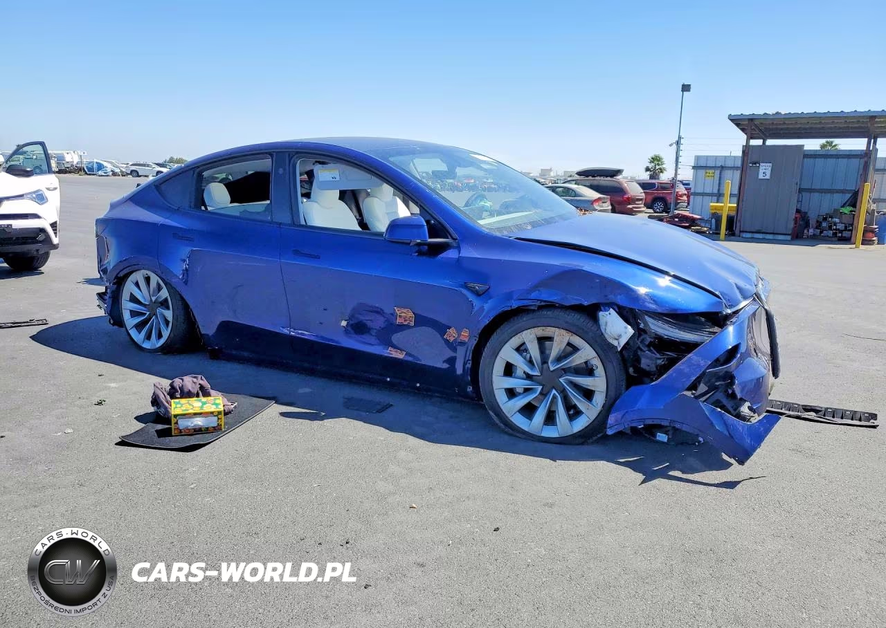2026 Tesla Model Y VIN:7SAYGDED8TF420244 - 4