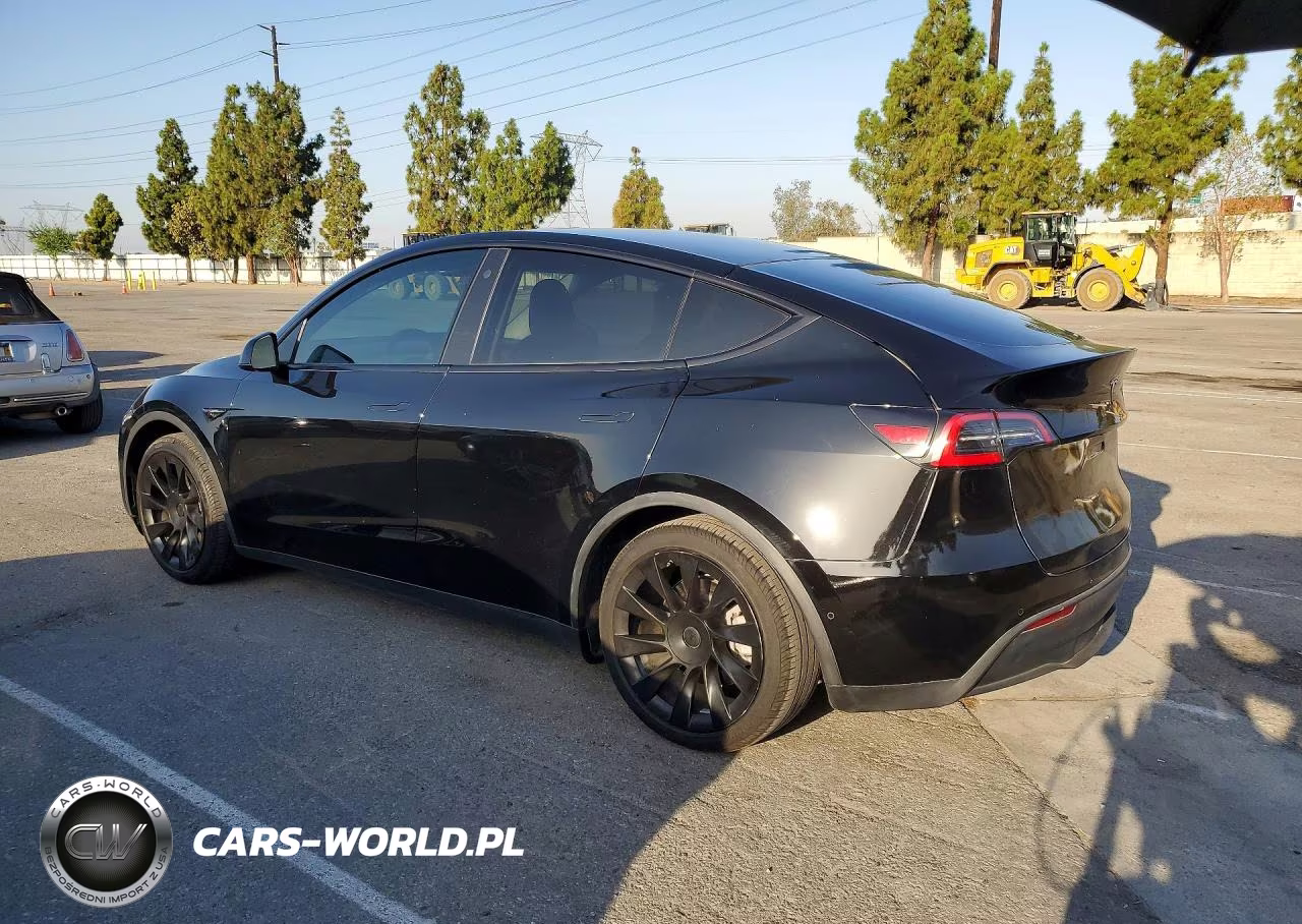 TESLA MODEL Y VIN:5YJYGAEE9MF137910 - 2
