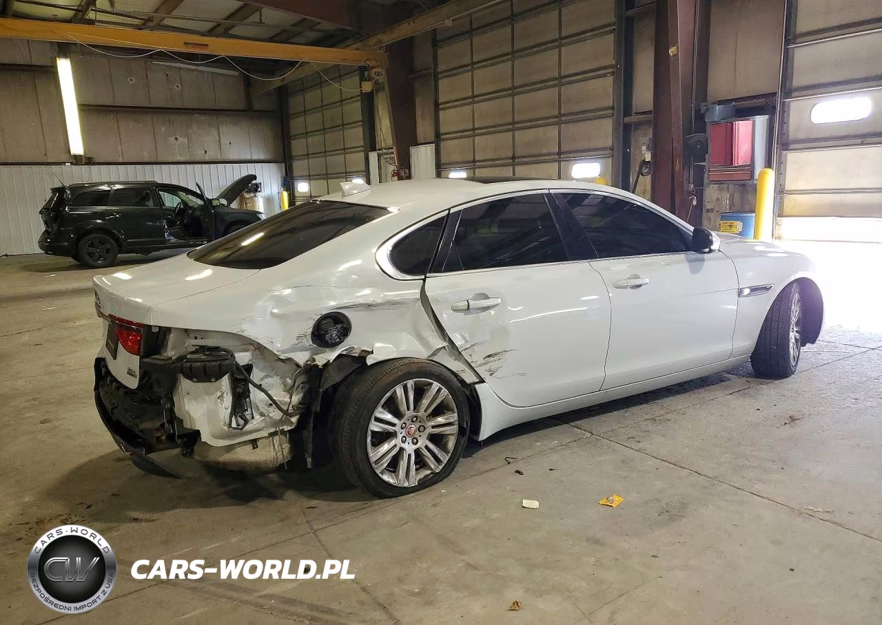 2017 Jaguar Xf Premium VIN:SAJBJ4BV7HCY46840 - 3