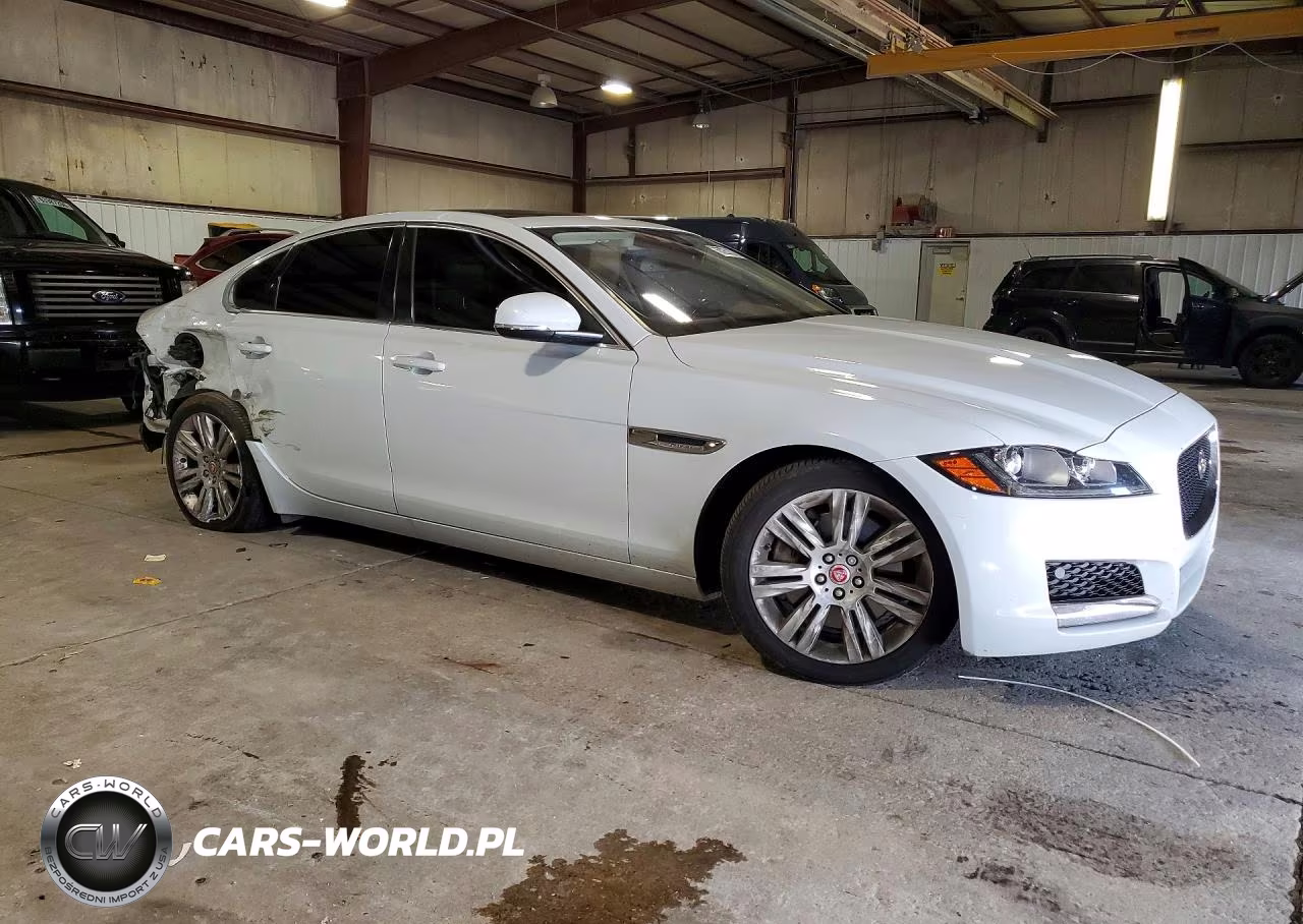 2017 Jaguar Xf Premium VIN:SAJBJ4BV7HCY46840 - 4