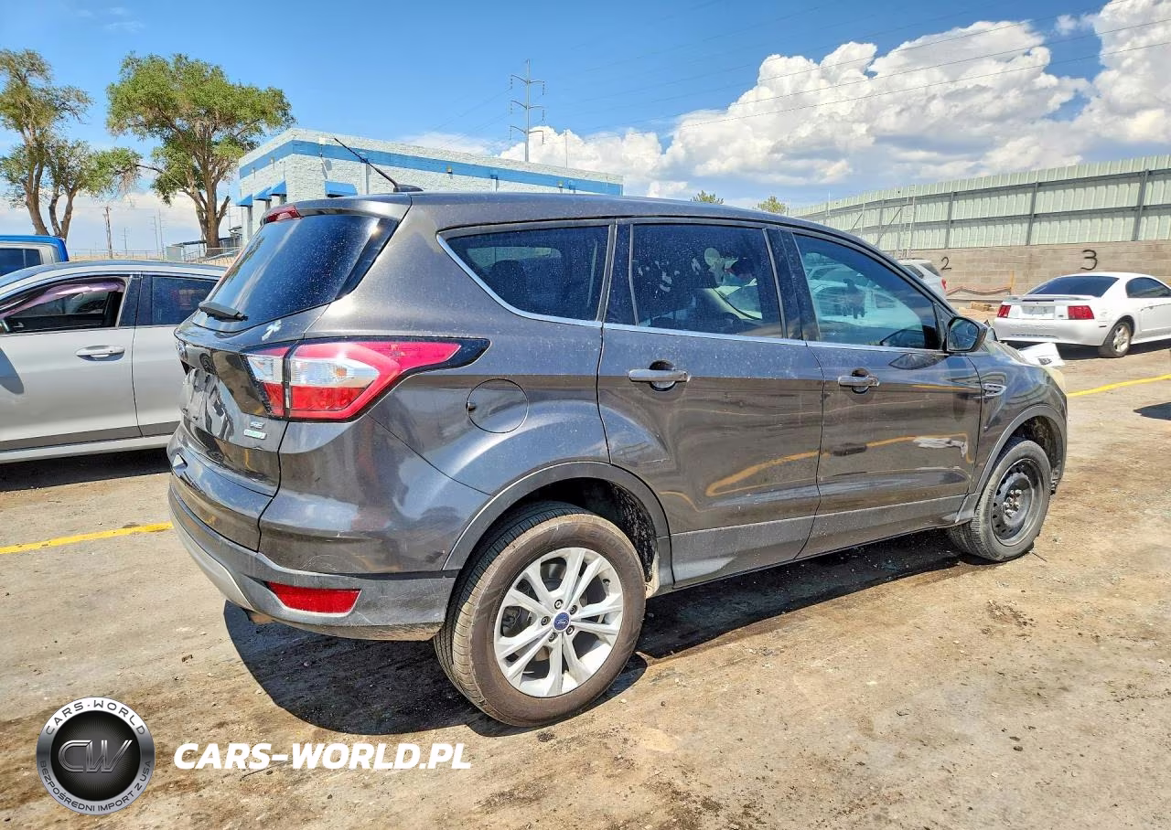 2017 Ford Escape Se VIN:1FMCU0GD5HUE37888 - 3