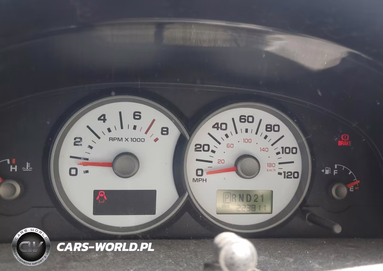 2005 Ford Escape Xls VIN:1FMYU02Z35KA02044 - 9