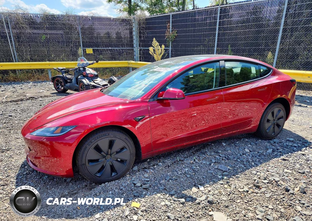 2026 Tesla Model 3 – zdjęcie 1 z 12