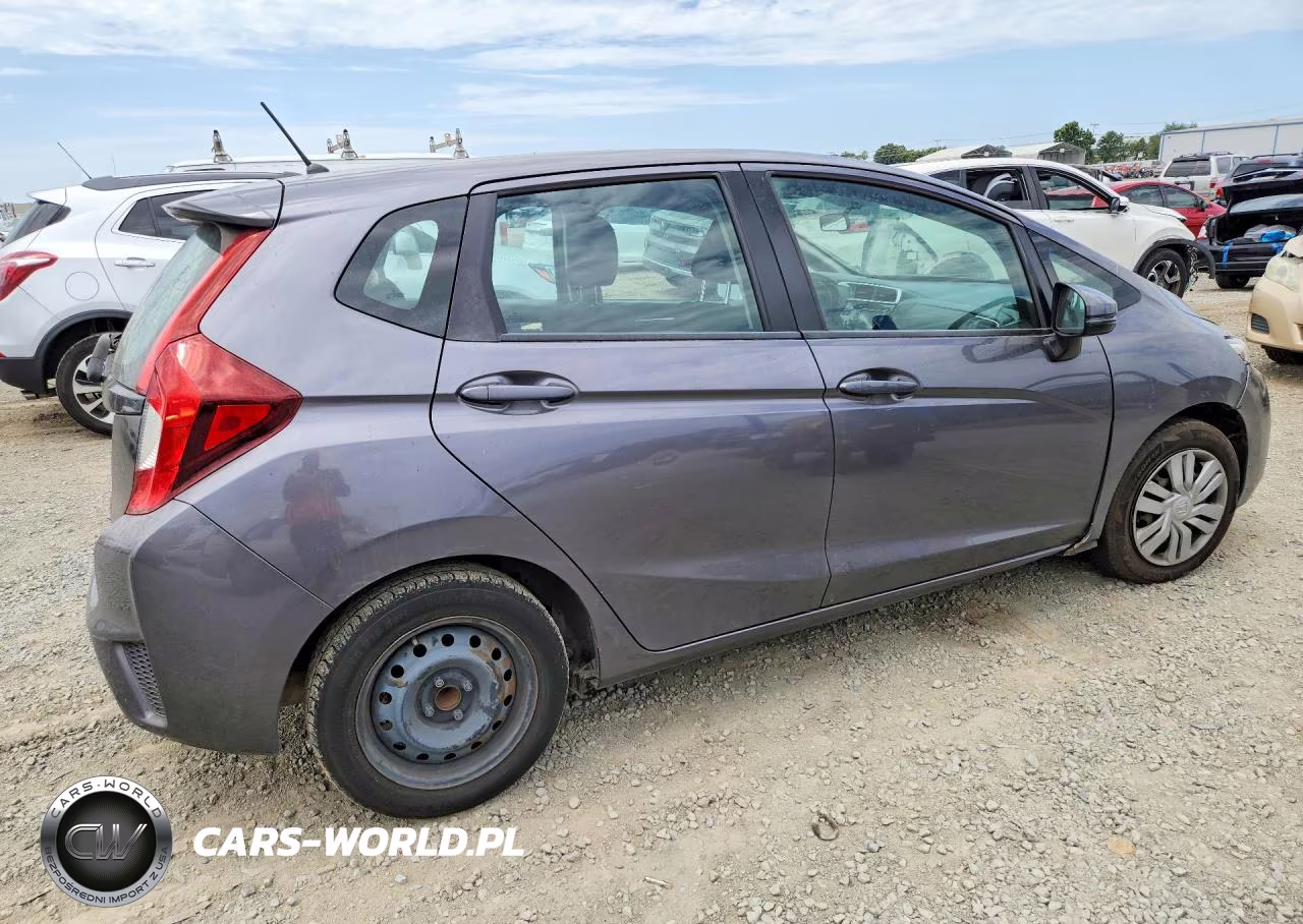 2015 Honda Fit Lx VIN:3HGGK5H59FM753247 - 3