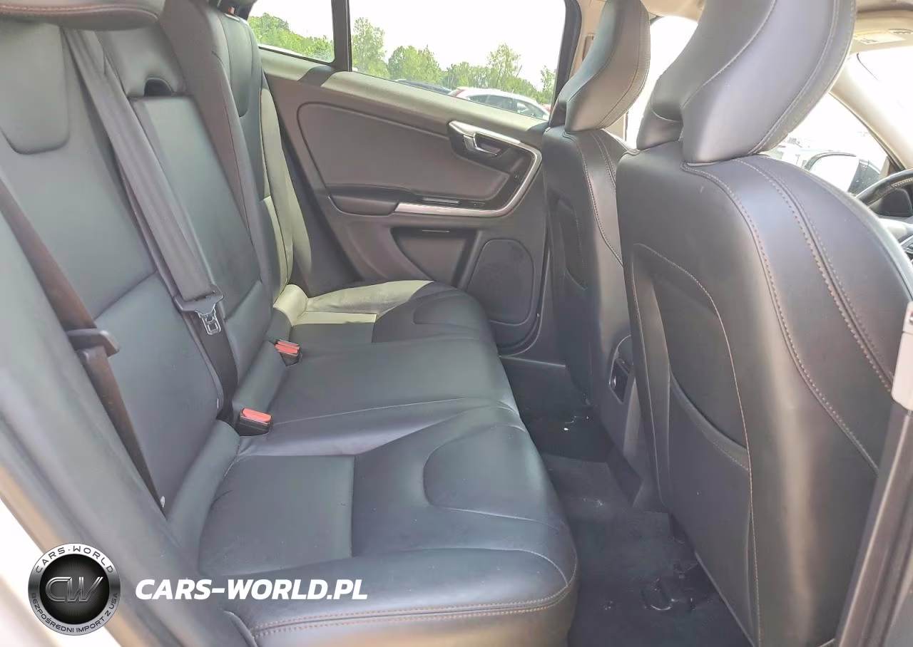 2018 Volvo V60 Cross Country Platinum VIN:YV440MWM7J2045068 - 10