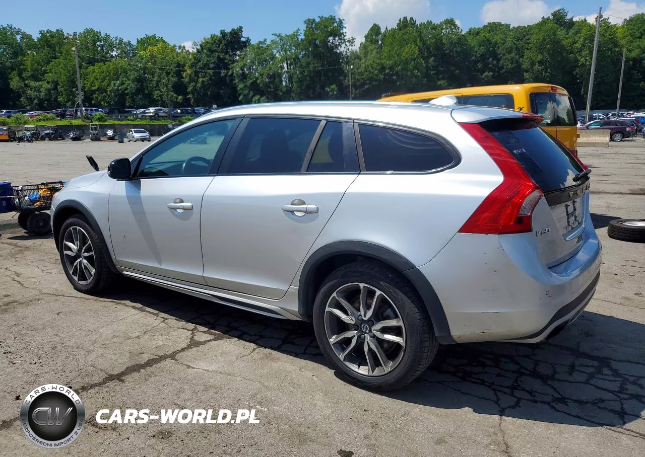 2018 Volvo V60 Cross Country Platinum VIN:YV440MWM7J2045068 - 2