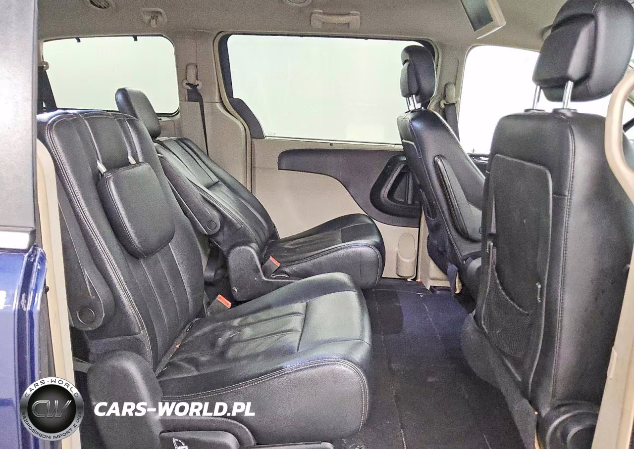 2016 Chrysler Town & Country Touring VIN:2C4RC1BG3GR305345 - 11