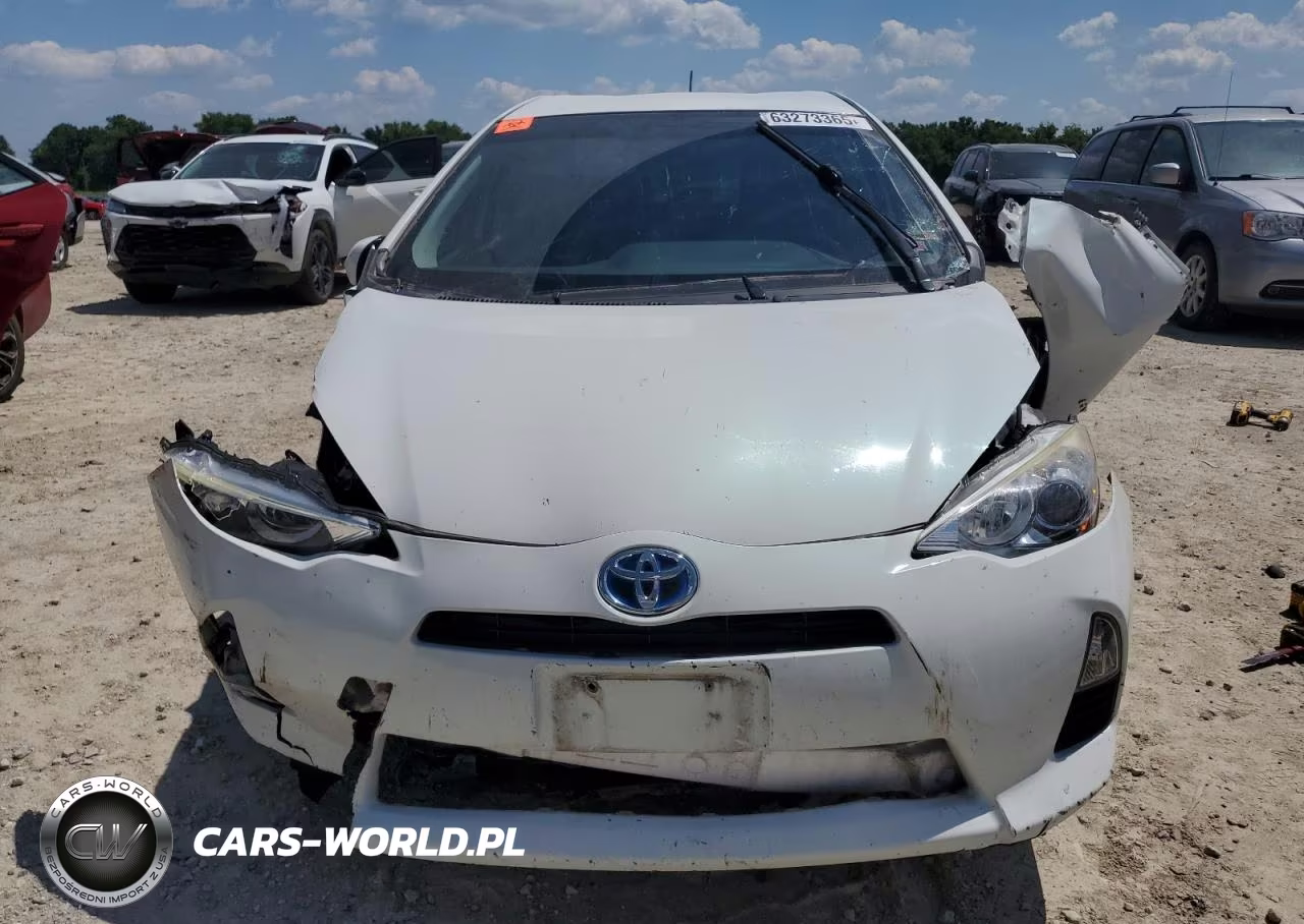 2014 Toyota Prius C VIN:JTDKDTB33E1575314 - 5