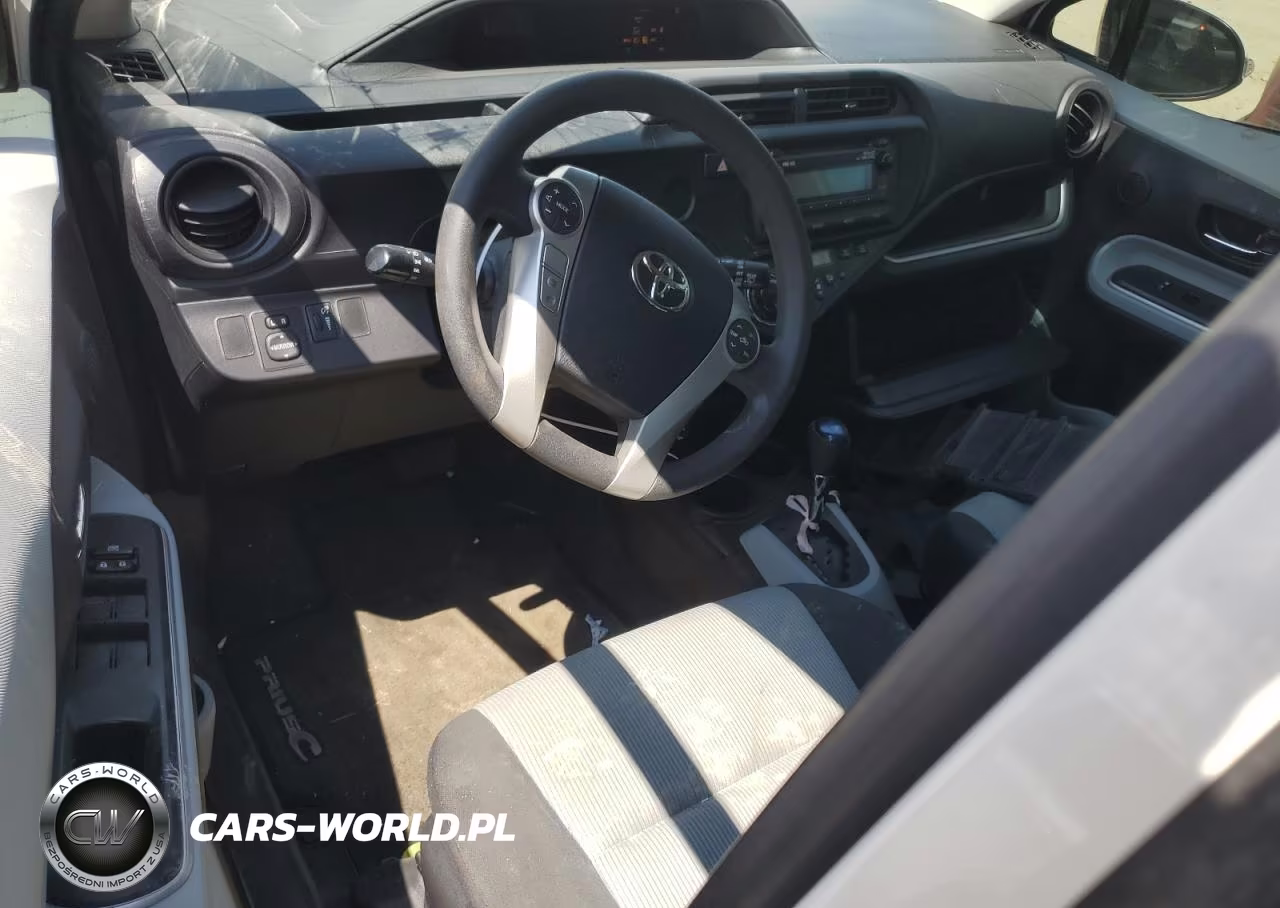 2014 Toyota Prius C VIN:JTDKDTB33E1575314 - 8