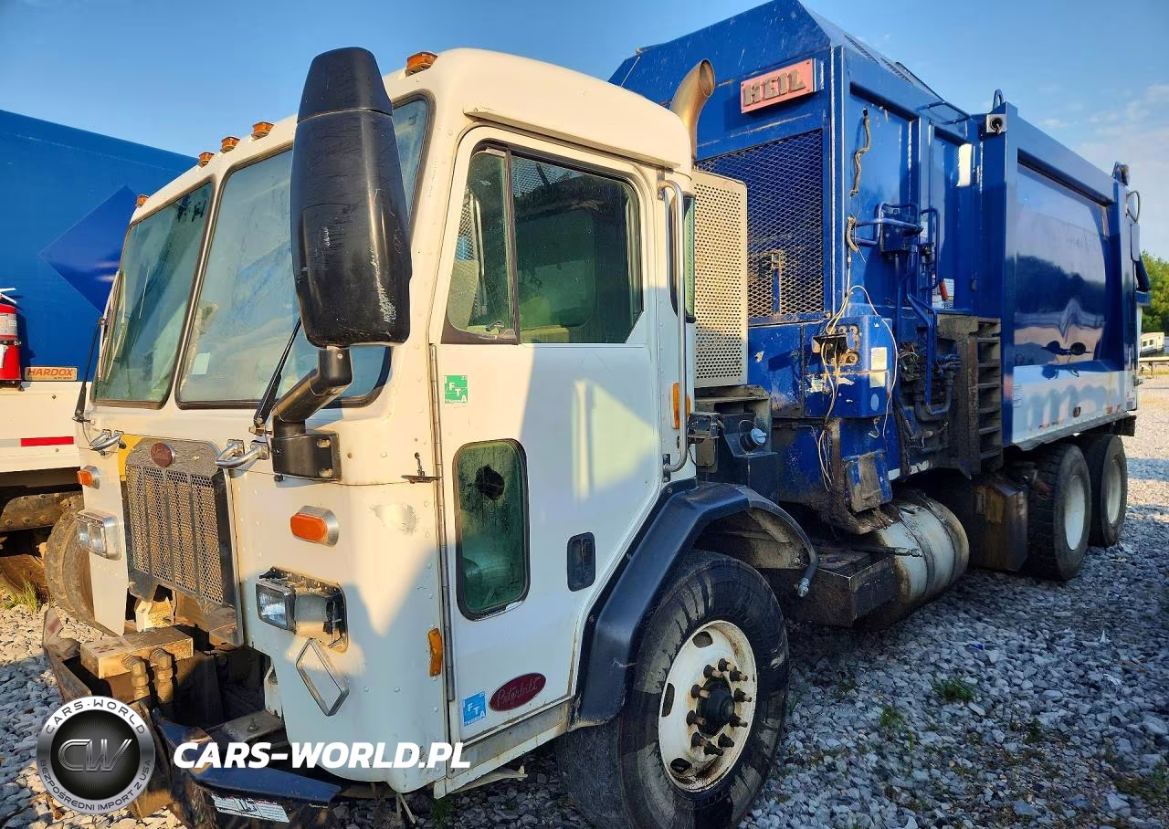 2016 Peterbilt 320