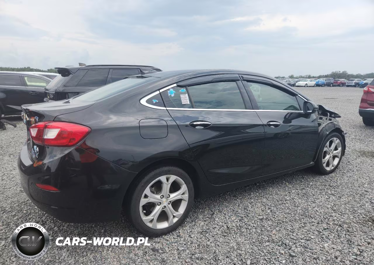 2018 Chevrolet Cruze Premier VIN:1G1BF5SMXJ7241862 - 3