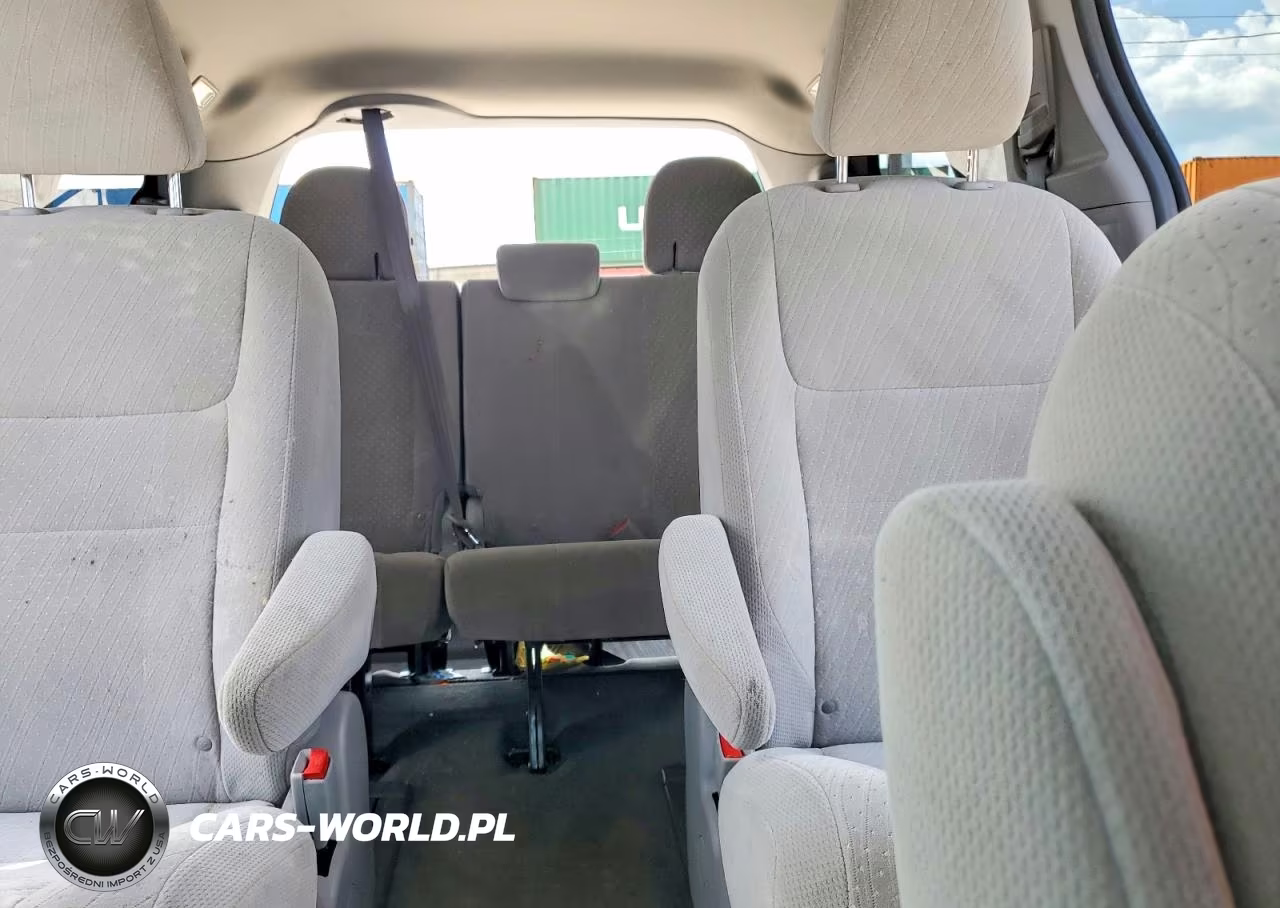 2018 Toyota Sienna Le VIN:5TDJZ3DC8JS206861 - 10