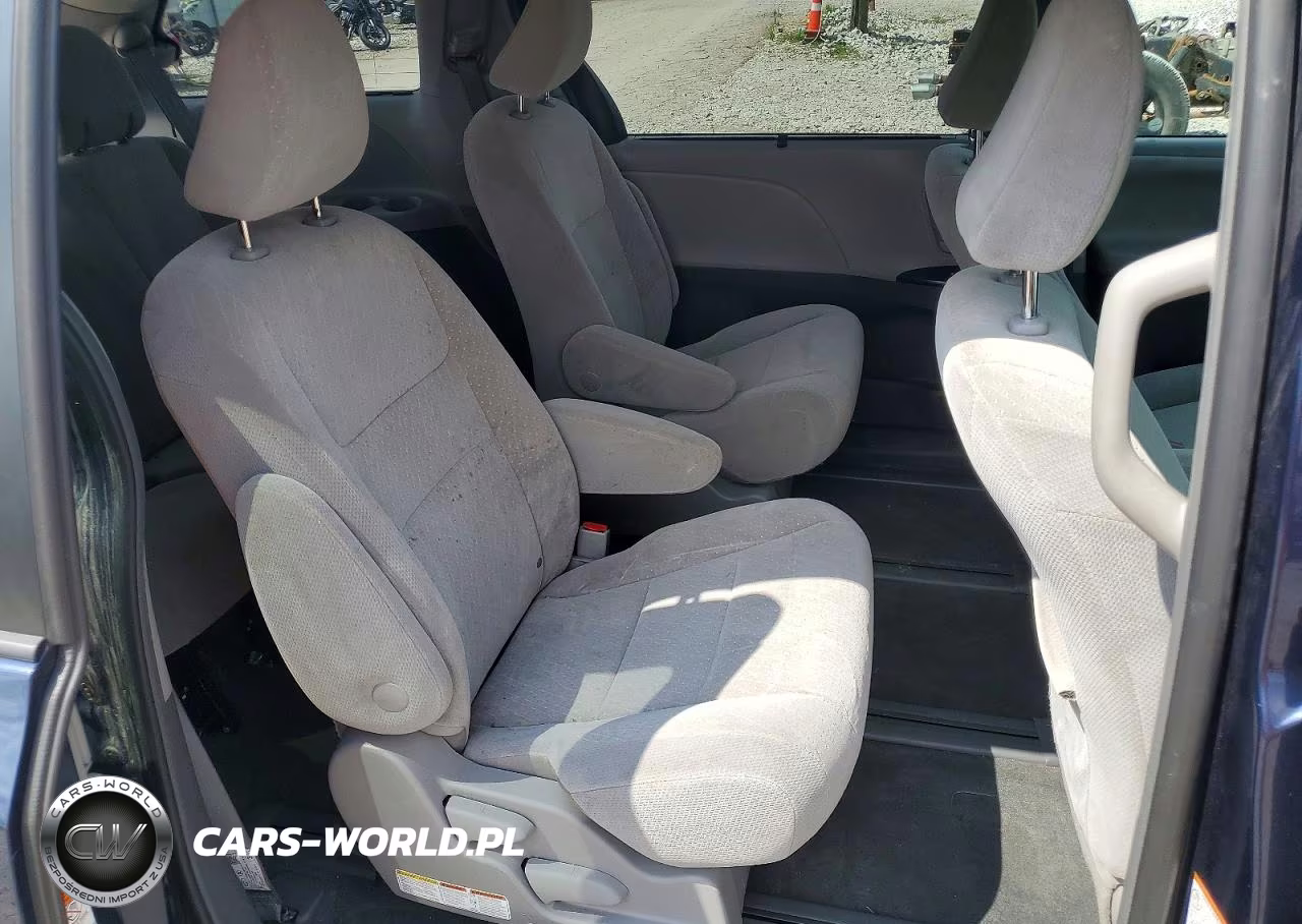 2018 Toyota Sienna Le VIN:5TDJZ3DC8JS206861 - 11