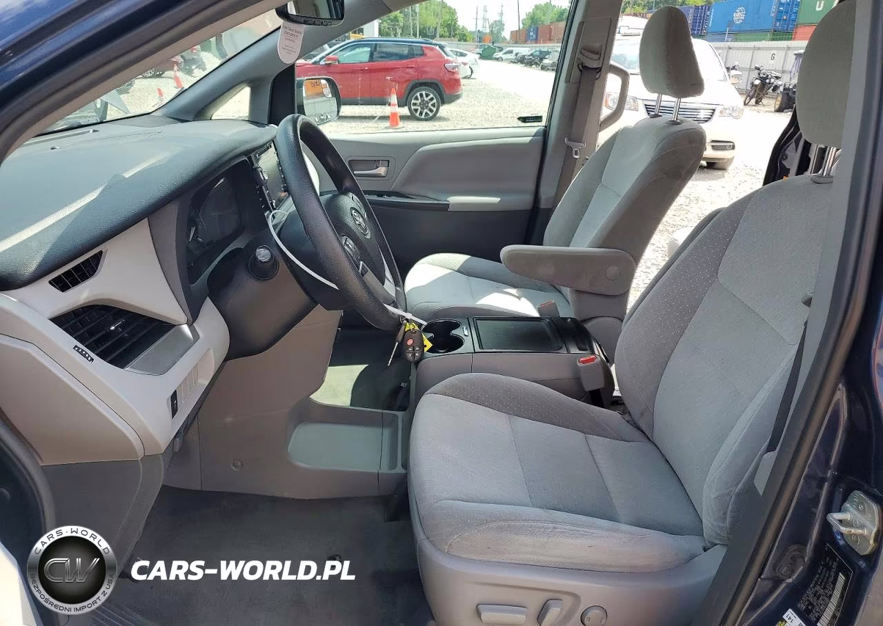 2018 Toyota Sienna Le VIN:5TDJZ3DC8JS206861 - 7
