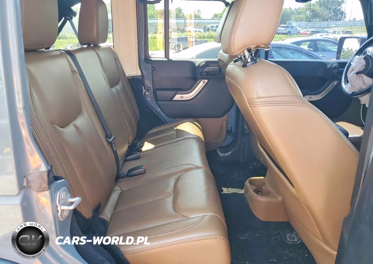 2015 Jeep Wrangler Unlimited Sahara VIN:1C4BJWEG1FL555769 - 10