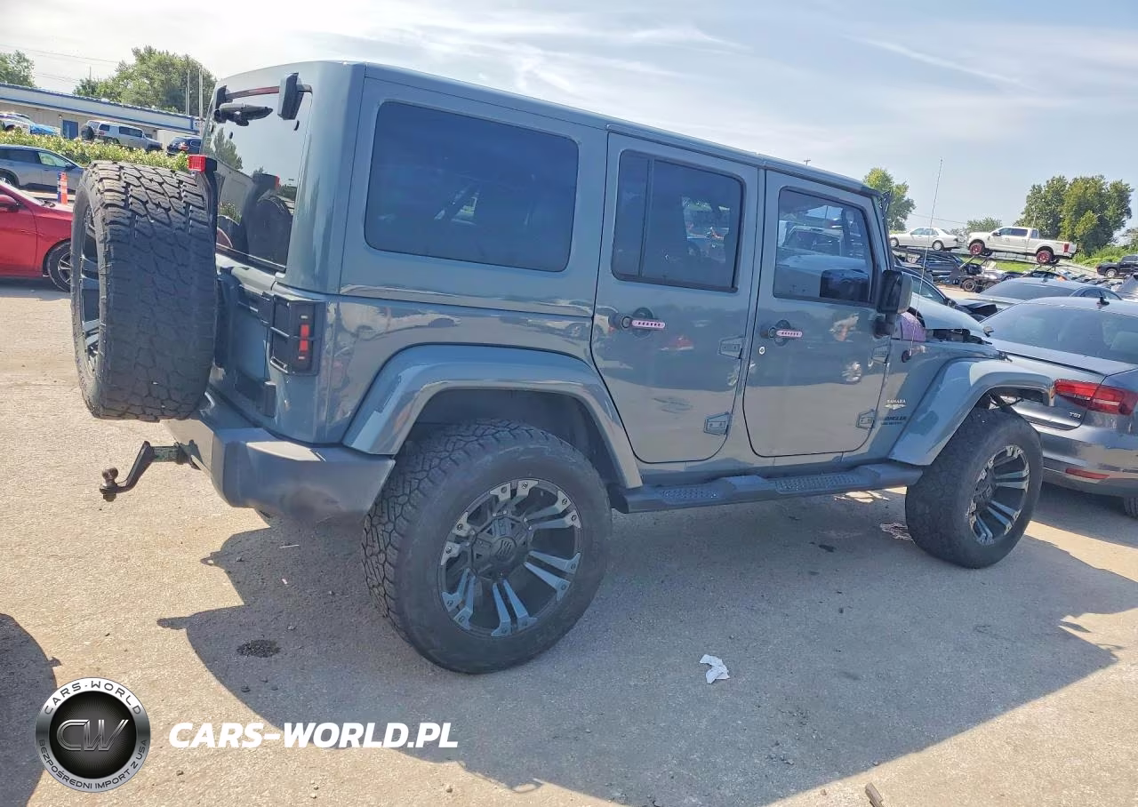 2015 Jeep Wrangler Unlimited Sahara VIN:1C4BJWEG1FL555769 - 3