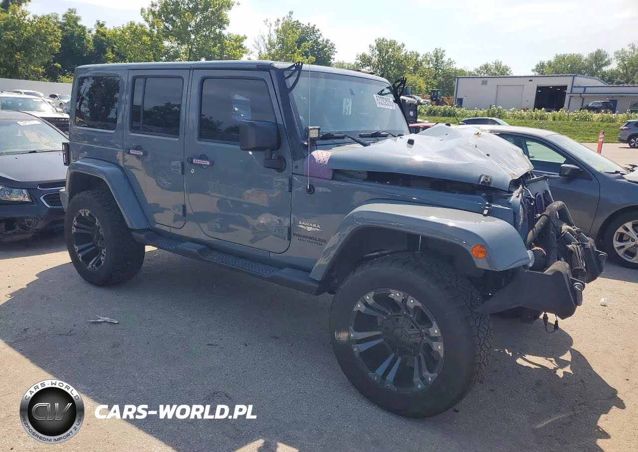 2015 Jeep Wrangler Unlimited Sahara VIN:1C4BJWEG1FL555769 - 4