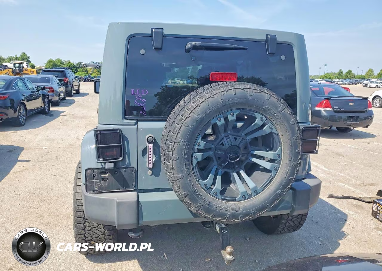2015 Jeep Wrangler Unlimited Sahara VIN:1C4BJWEG1FL555769 - 6