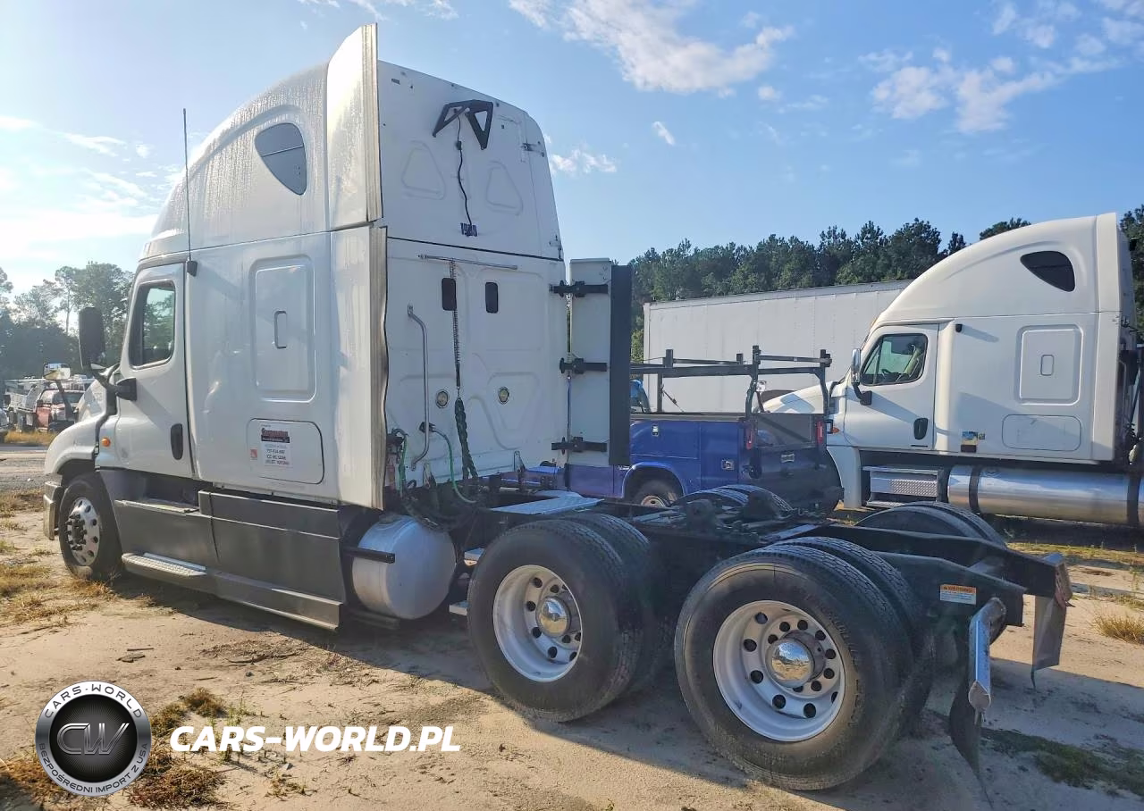 2013 Freightliner Cascadia Semi Truck VIN:1FUJGLDR4DSBR4774 - 2