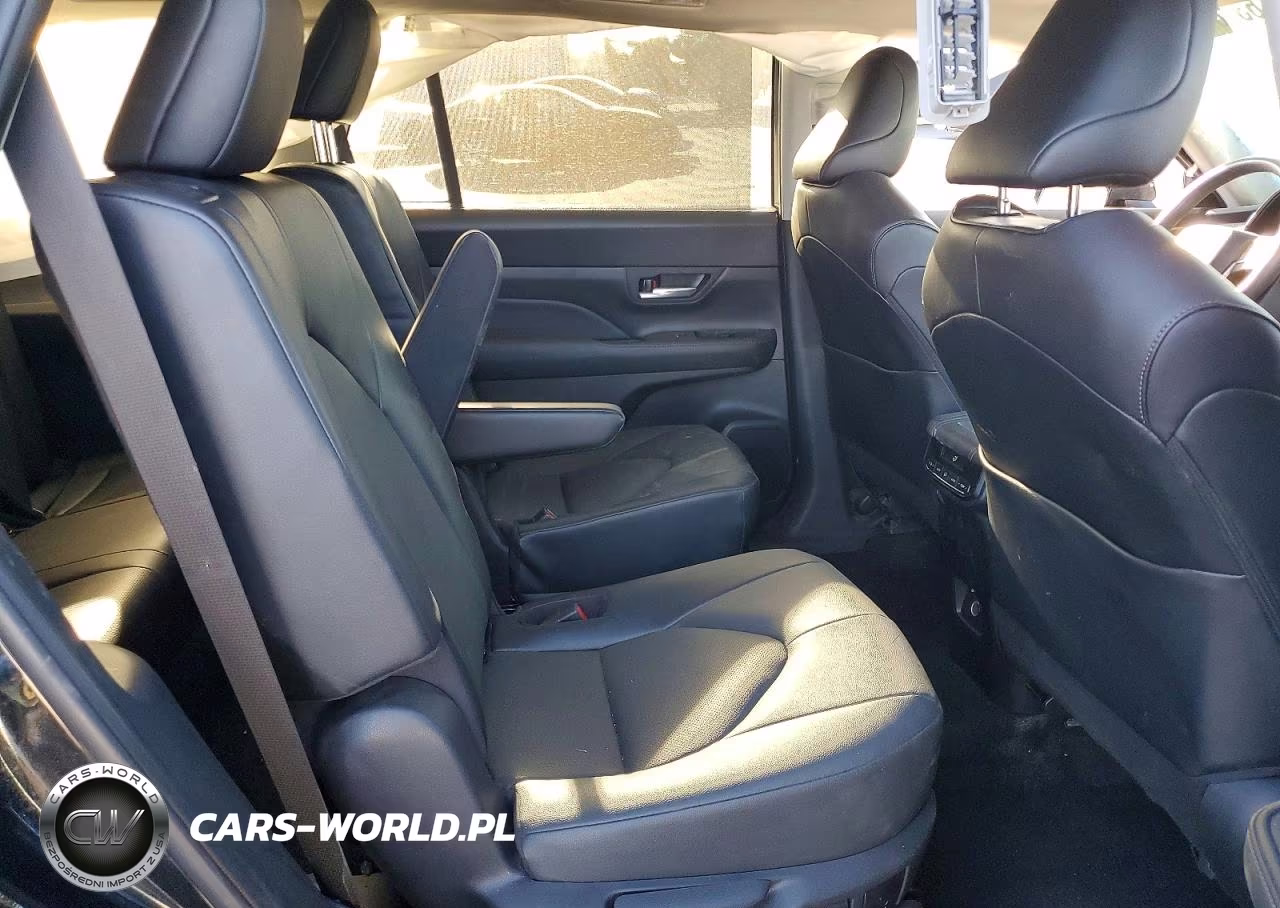 2025 Toyota Grand Highlander Xle VIN:5TDAAAB55SS084820 - 11