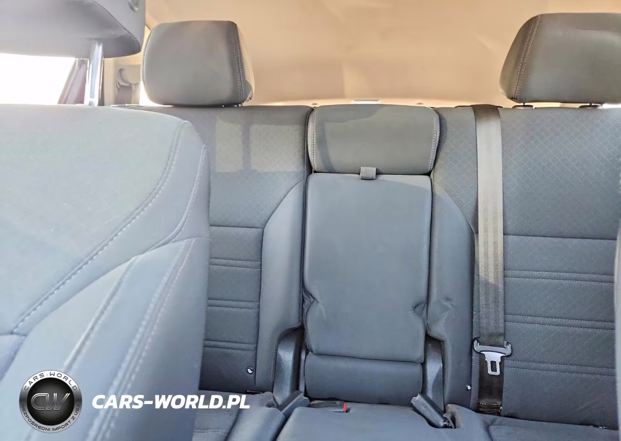 2020 Kia Sorento S VIN:5XYPG4A5XLG612281 - 10