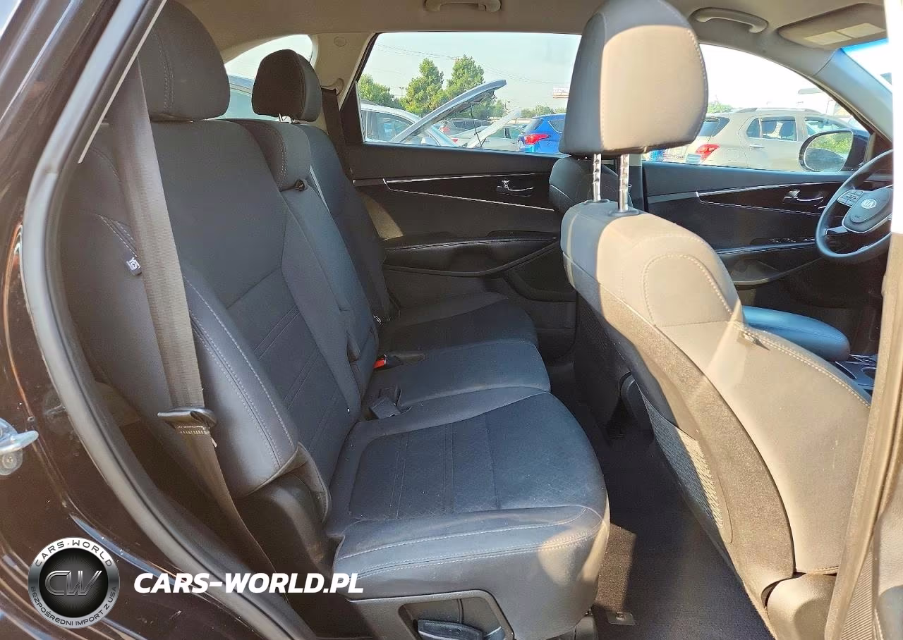 2020 Kia Sorento S VIN:5XYPG4A5XLG612281 - 11