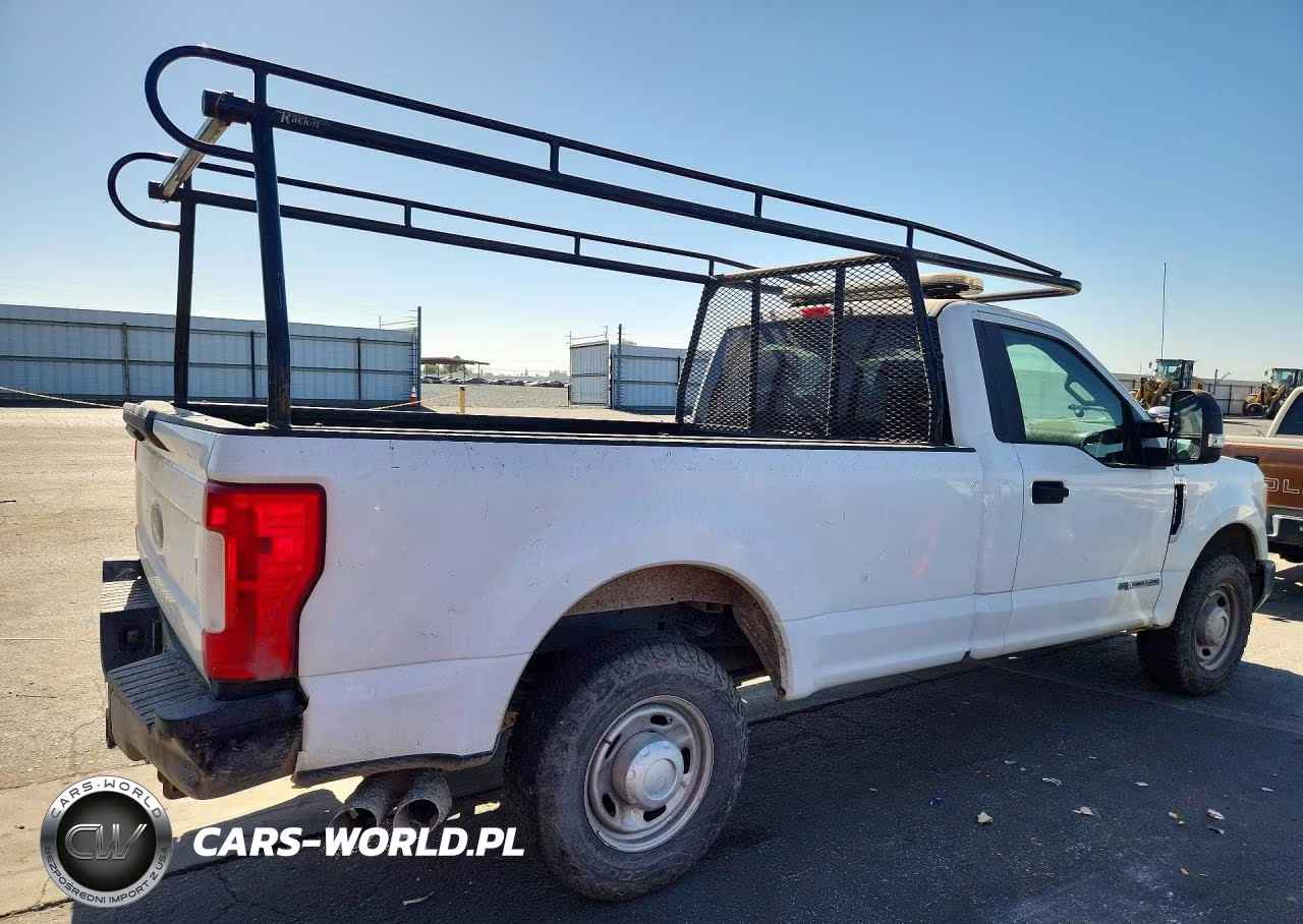 2017 Ford F350 Super Duty VIN:1FTRF3ATXHEC09826 - 3