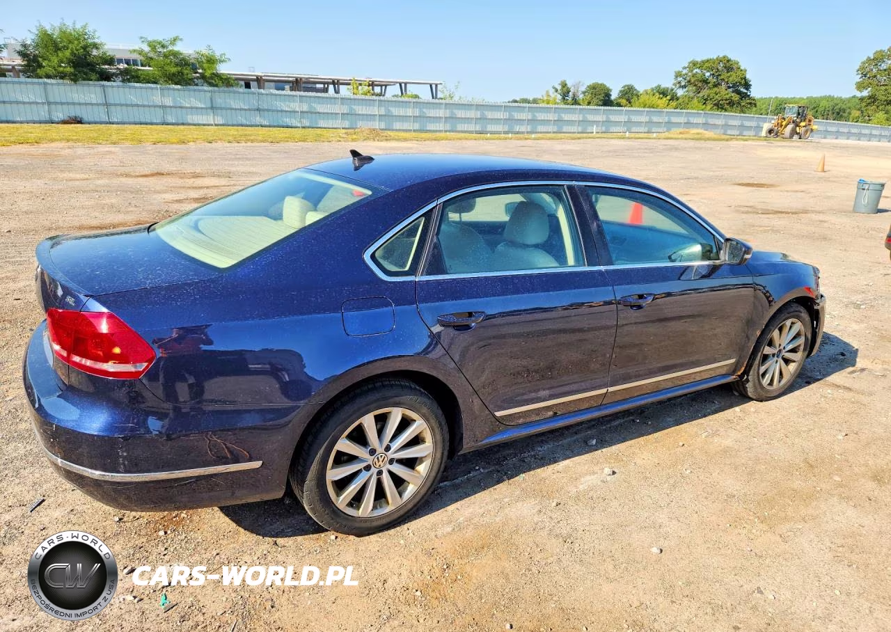 2013 Volkswagen Passat Sel VIN:1VWCH7A38DC058043 - 3