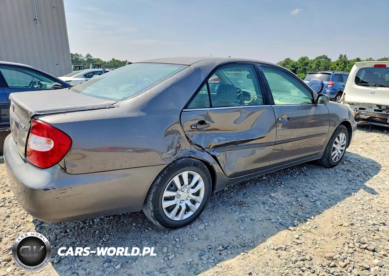 2002 Toyota Camry Le VIN:4T1BE32K12U590873 - 3