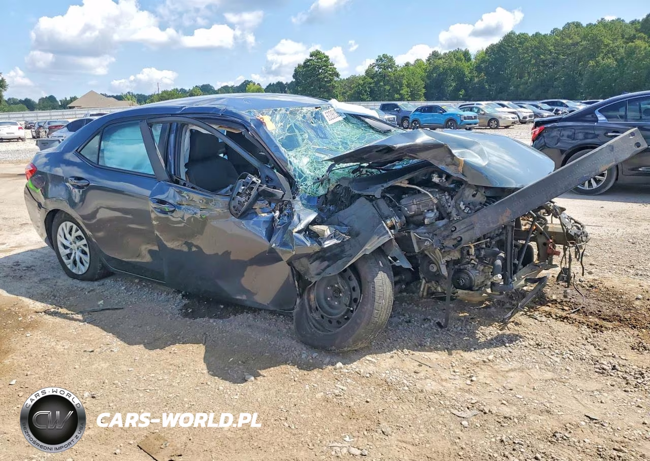 2018 Toyota Corolla Le VIN:5YFBURHE1JP854391 - 4