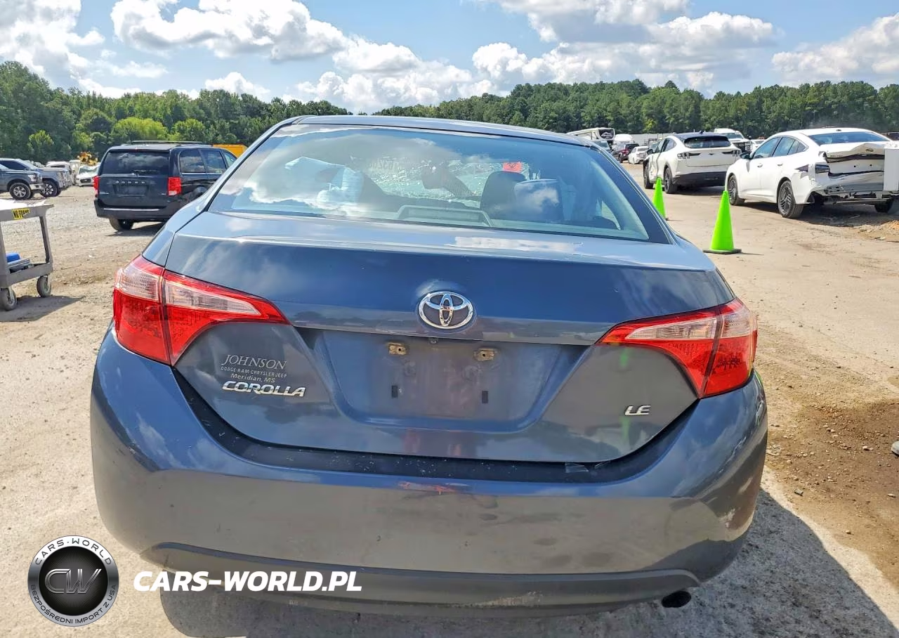 2018 Toyota Corolla Le VIN:5YFBURHE1JP854391 - 6