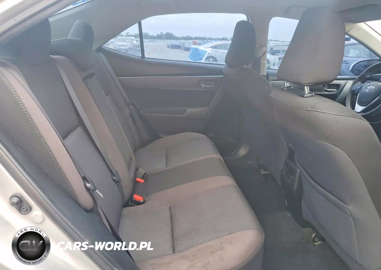 2018 Toyota Corolla Le VIN:5YFBURHE5JP808224 - 10