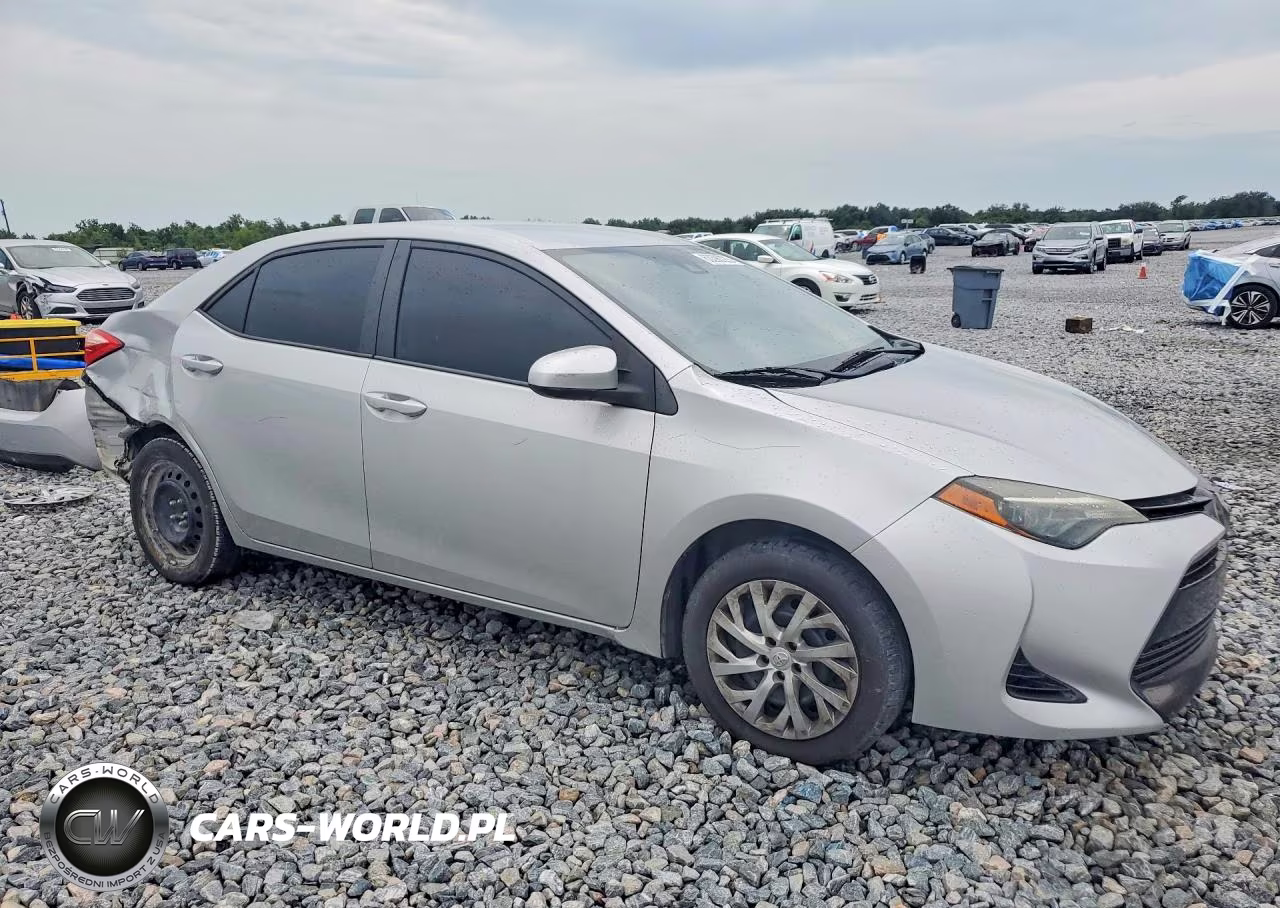 2018 Toyota Corolla Le VIN:5YFBURHE5JP808224 - 4