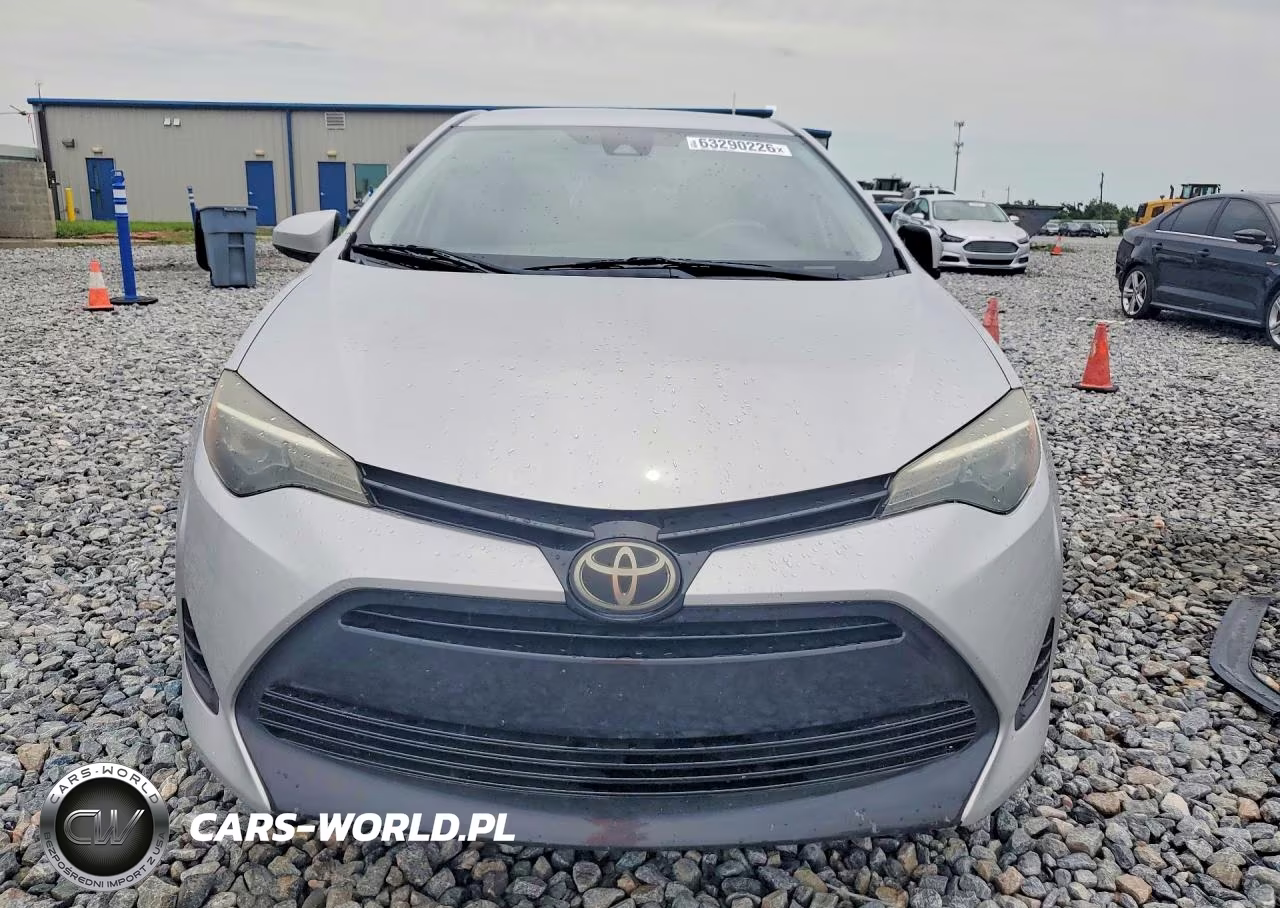 2018 Toyota Corolla Le VIN:5YFBURHE5JP808224 - 5
