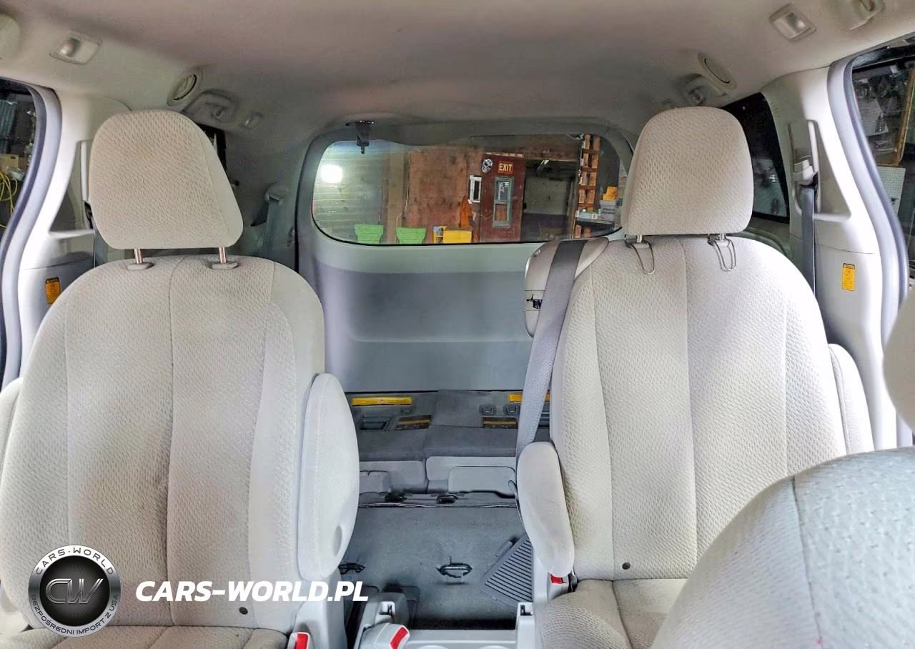 2011 Toyota Sienna Le VIN:5TDKK3DC2BS117149 - 10