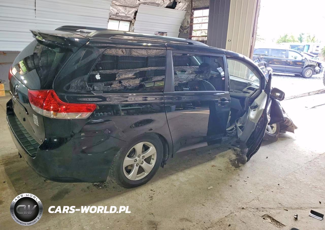 2011 Toyota Sienna Le VIN:5TDKK3DC2BS117149 - 3