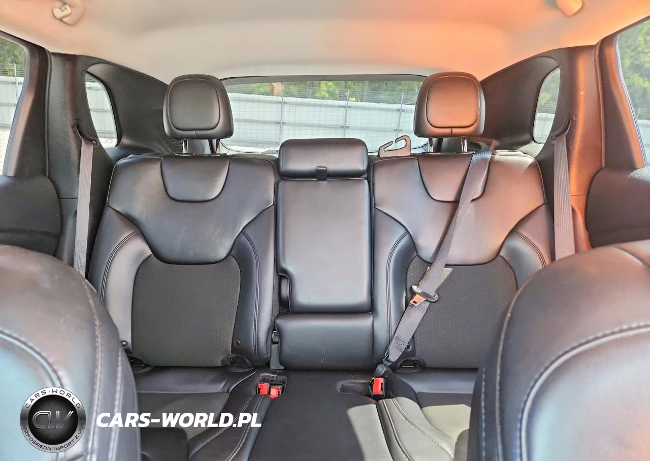2019 Jeep Cherokee Latitude Plus VIN:1C4PJLLB9KD462370 - 10