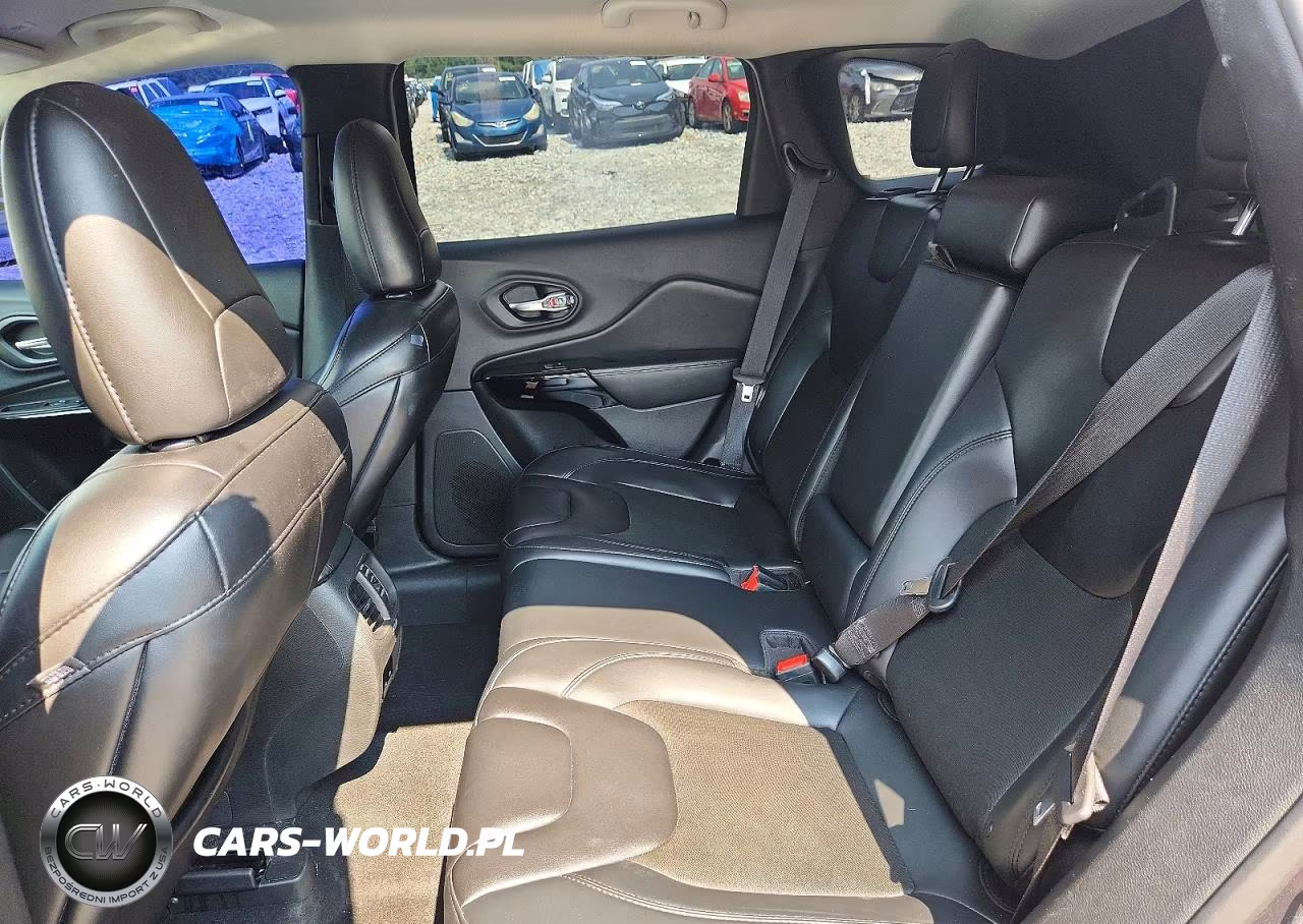 2019 Jeep Cherokee Latitude Plus VIN:1C4PJLLB9KD462370 - 11