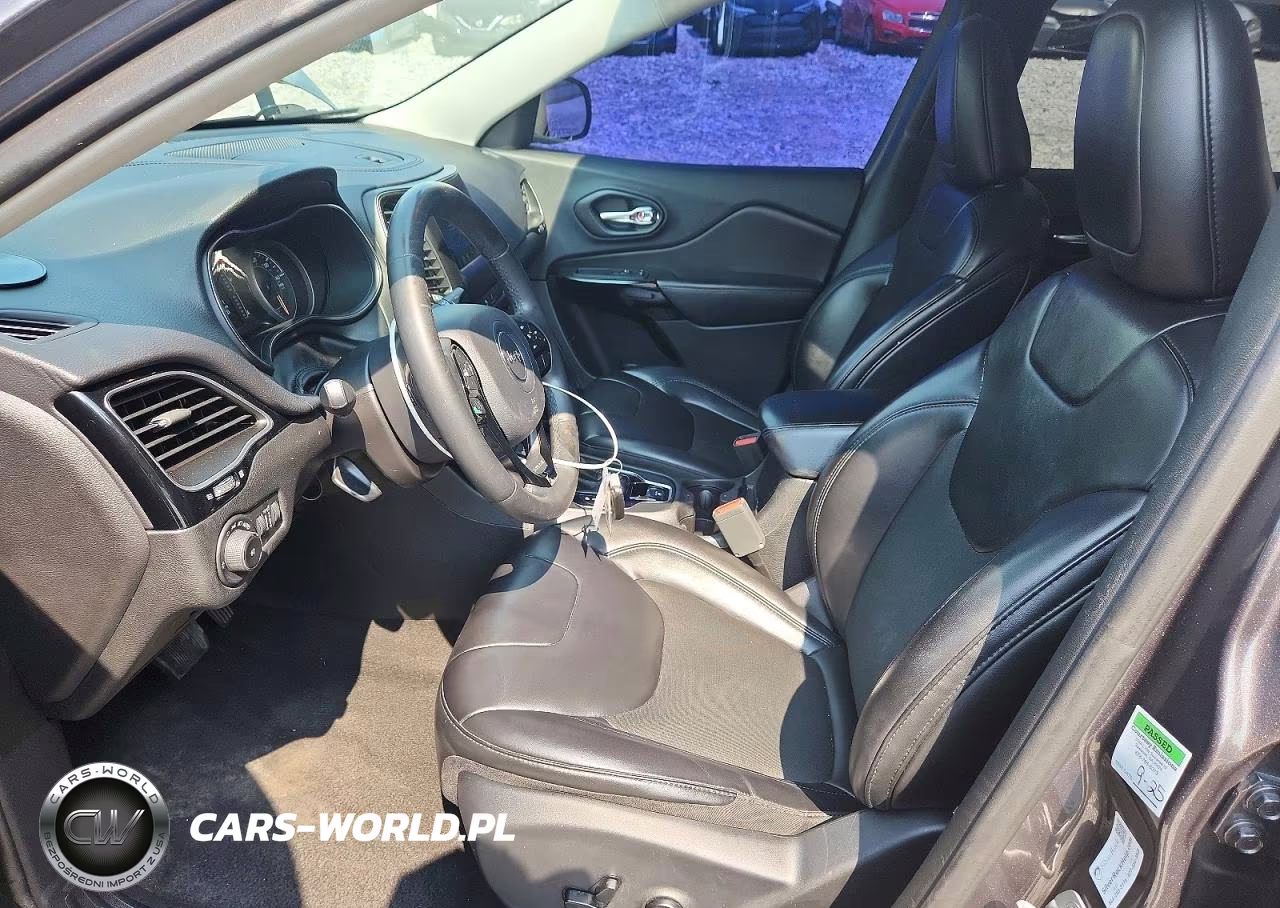2019 Jeep Cherokee Latitude Plus VIN:1C4PJLLB9KD462370 - 7