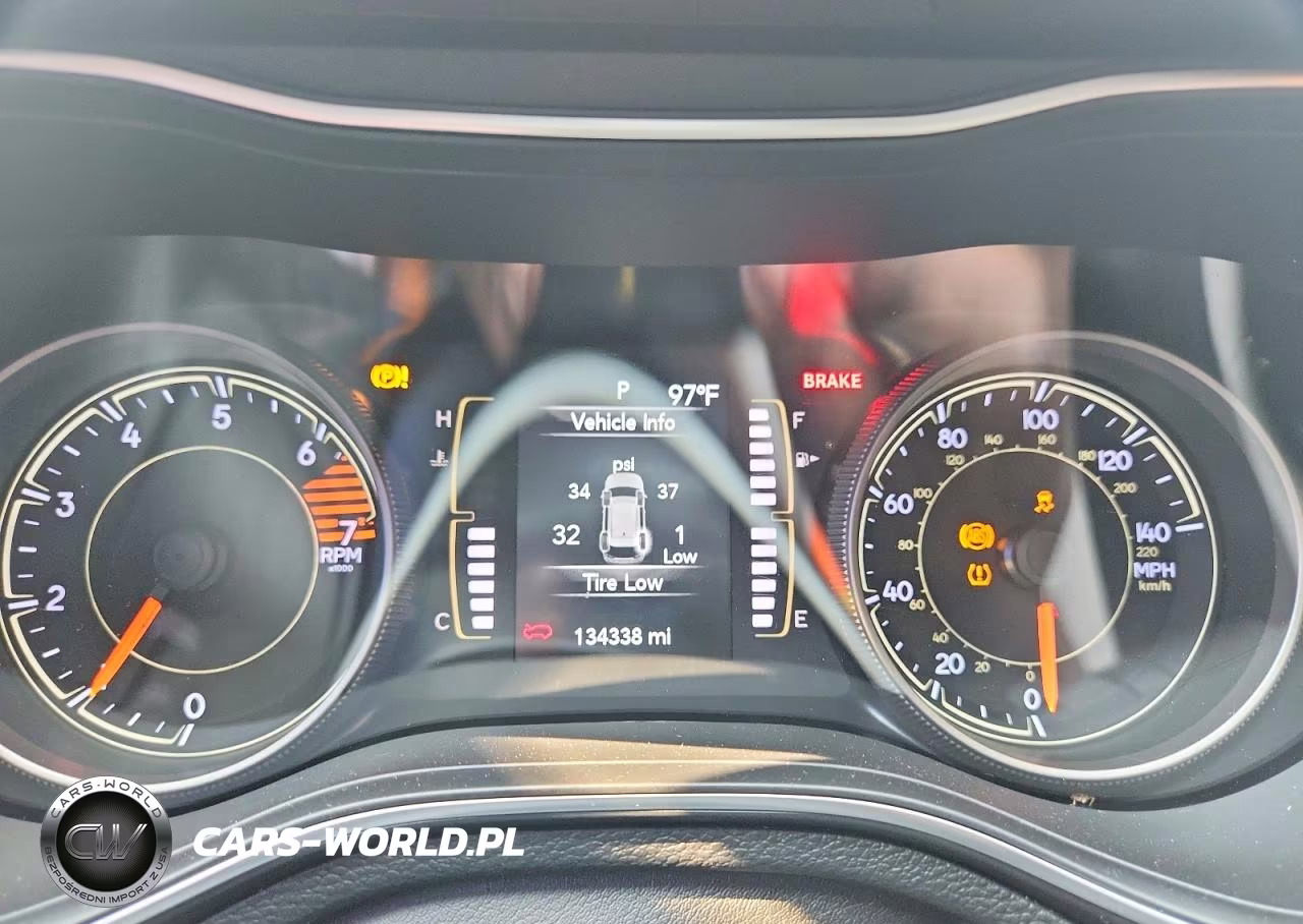2019 Jeep Cherokee Latitude Plus VIN:1C4PJLLB9KD462370 - 9